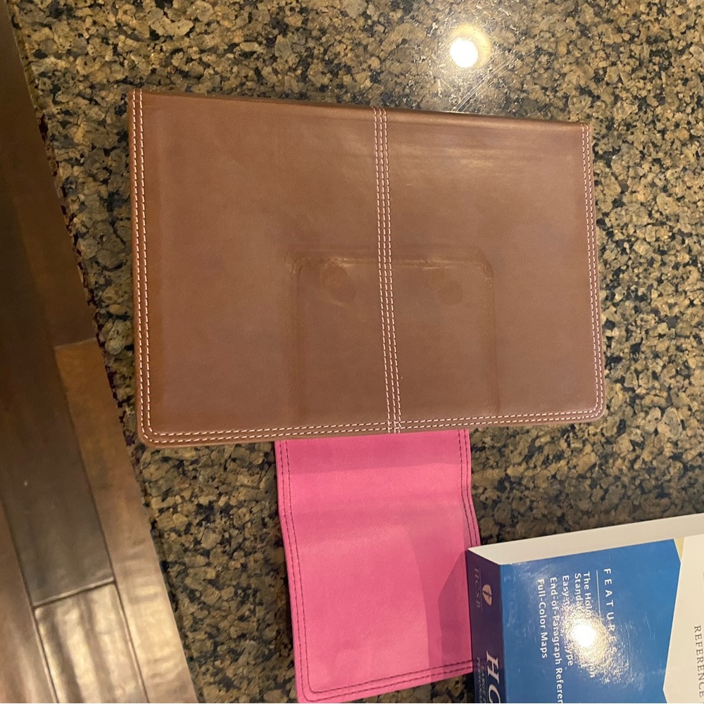 NWT Holman Christian Standard Bible. So pretty 🌸 - Picture 7 of 14